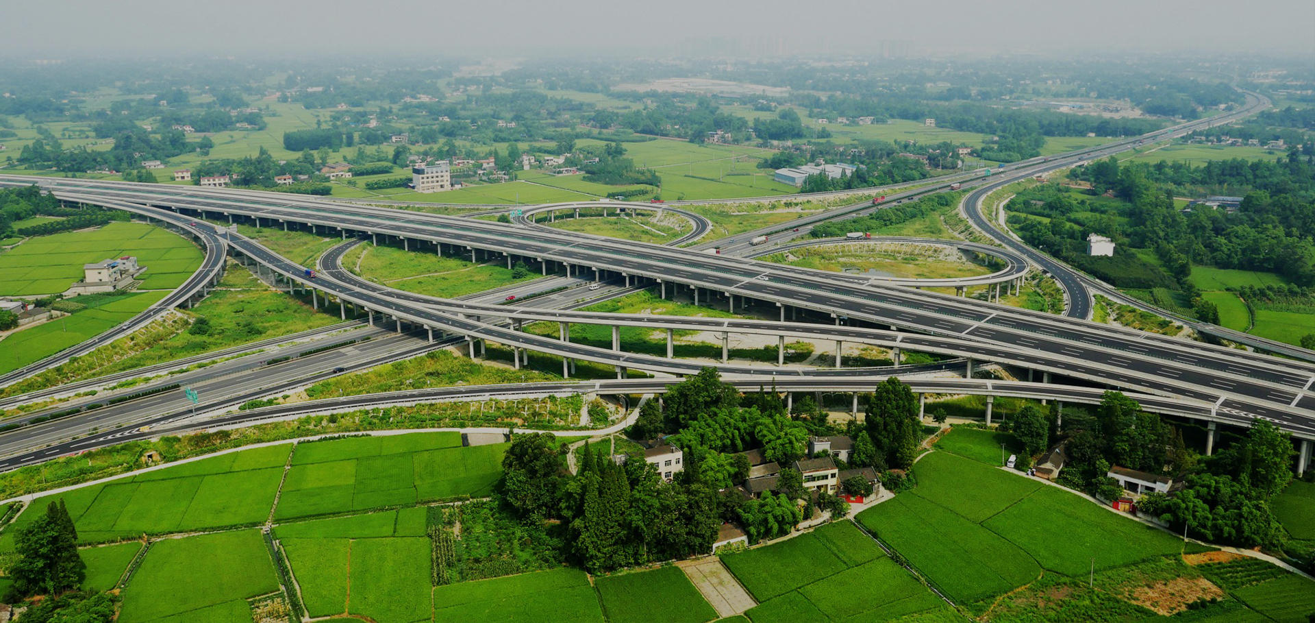 以百年基业为梦，以群策之力铸帆，建一项工程，竖一座丰碑